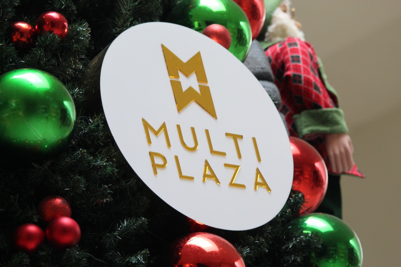 Multiplaza decora navidad